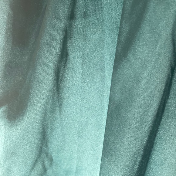 Emerald green dress. - Picture 3 of 4